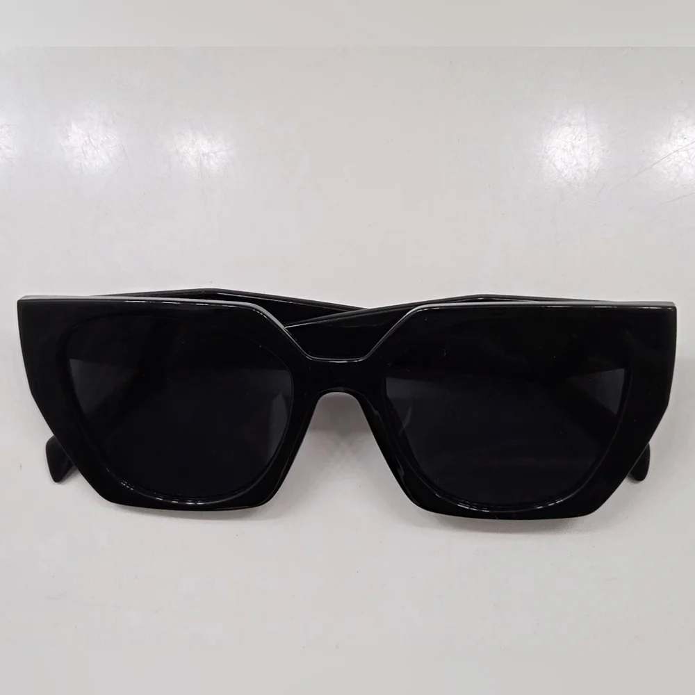 Oversized Black Angular Cat Eye Sunglasses NWOT Thick Frame Designer Look